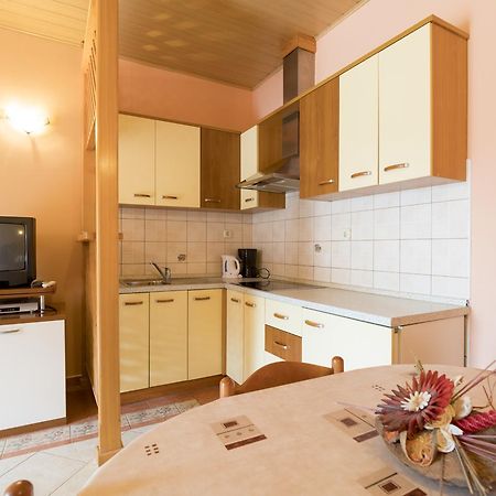 Apartments Kori Funtana Luaran gambar