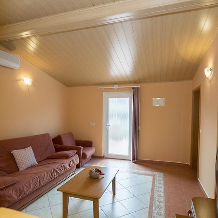 Apartments Kori Funtana Luaran gambar