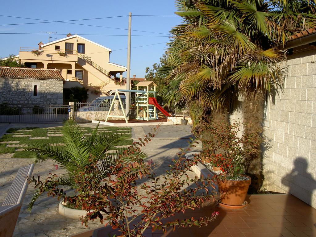 Apartments Kori Funtana Luaran gambar