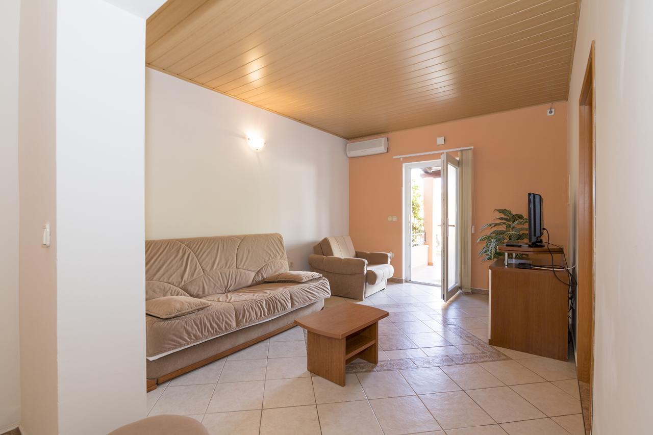 Apartments Kori Funtana Luaran gambar